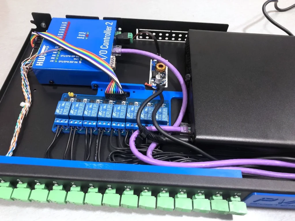 A P.V.A. Systems automatizálja a kiskereskedelmi üzleteket az I/O Controller 2-vel (CS04)